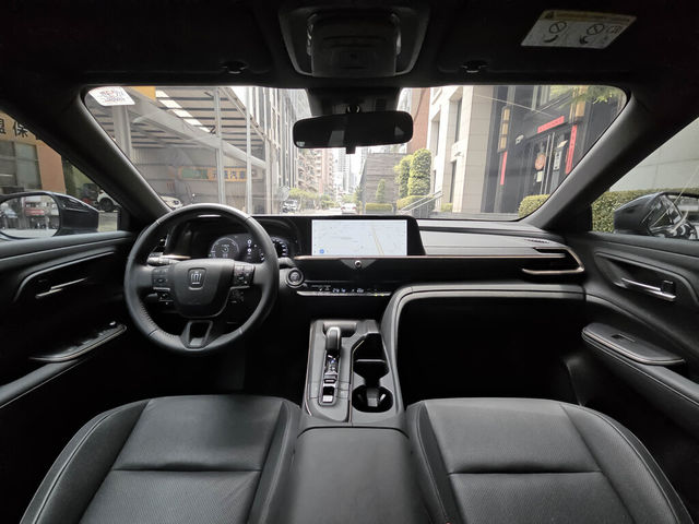 TOYOTA豐田 CROWN  第13張相片