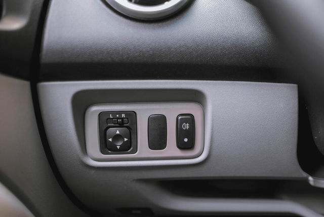 MITSUBISHI三菱 COLT PLUS  第15張相片