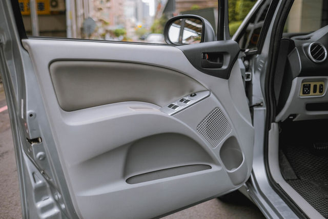 MITSUBISHI三菱 COLT PLUS  第17張相片