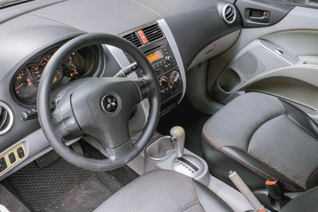 MITSUBISHI三菱 COLT PLUS  第19張相片