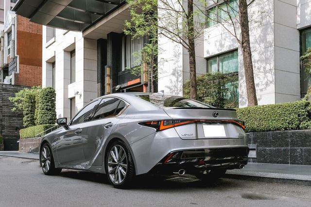LEXUS凌志 IS 300H  第5張相片