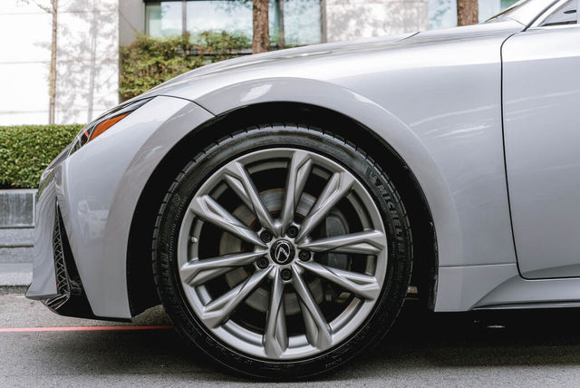 LEXUS凌志 IS 300H  第9張相片