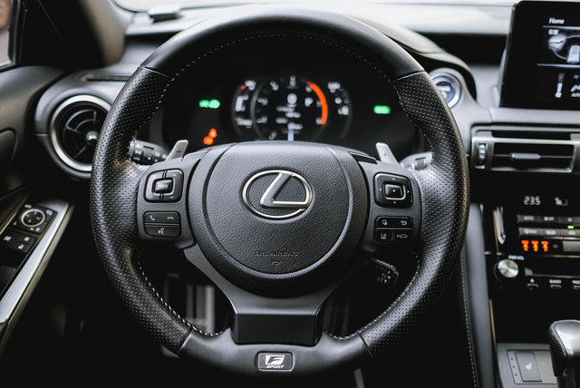LEXUS凌志 IS 300H  第13張相片