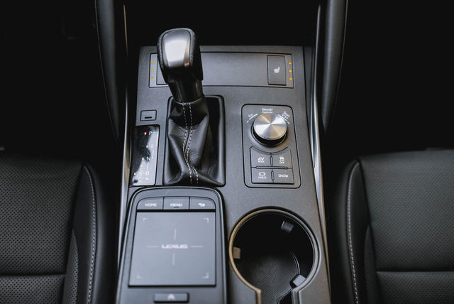 LEXUS凌志 IS 300H  第17張相片