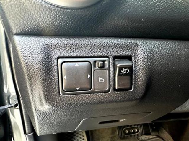 8891嚴選【永立汽車】實車實價  2009 NISSAN日產 LIVINA 7人座超大空間 家用高CP值  第5張相片