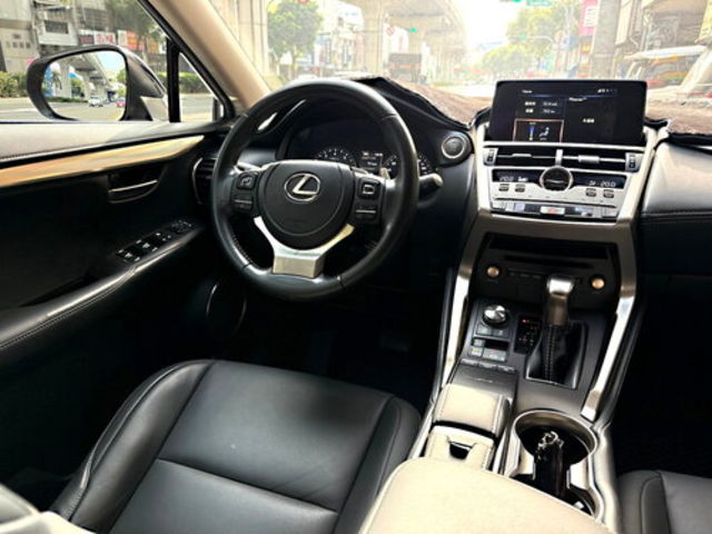 8891嚴選【永立汽車】實車實價 2020 Lexus NX200 菁英型  第6張相片