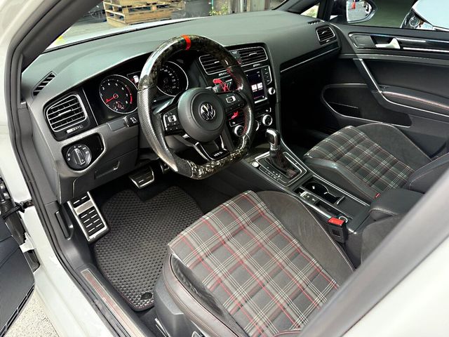 VOLKSWAGEN福斯 GOLF GTI  第9張相片