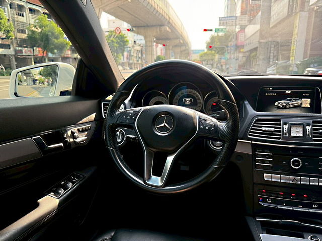 M-BENZ賓士 E200  第6張相片