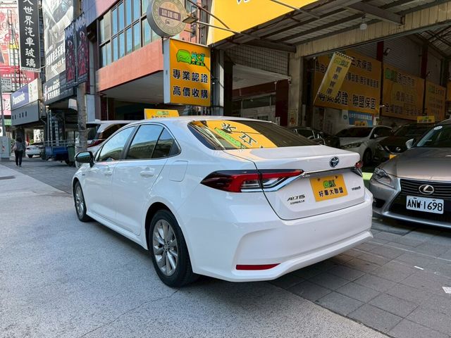 TOYOTA豐田 COROLLA ALTIS HYBRID  第6張相片