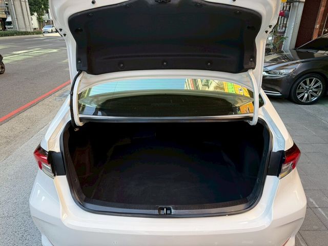 TOYOTA豐田 COROLLA ALTIS HYBRID  第7張相片