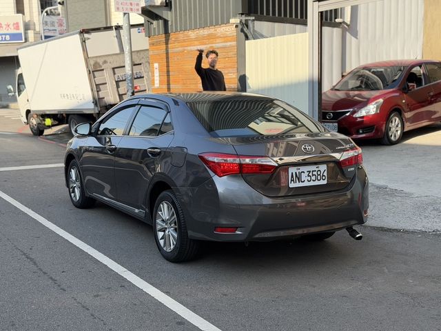 TOYOTA豐田 ALTIS  第2張相片