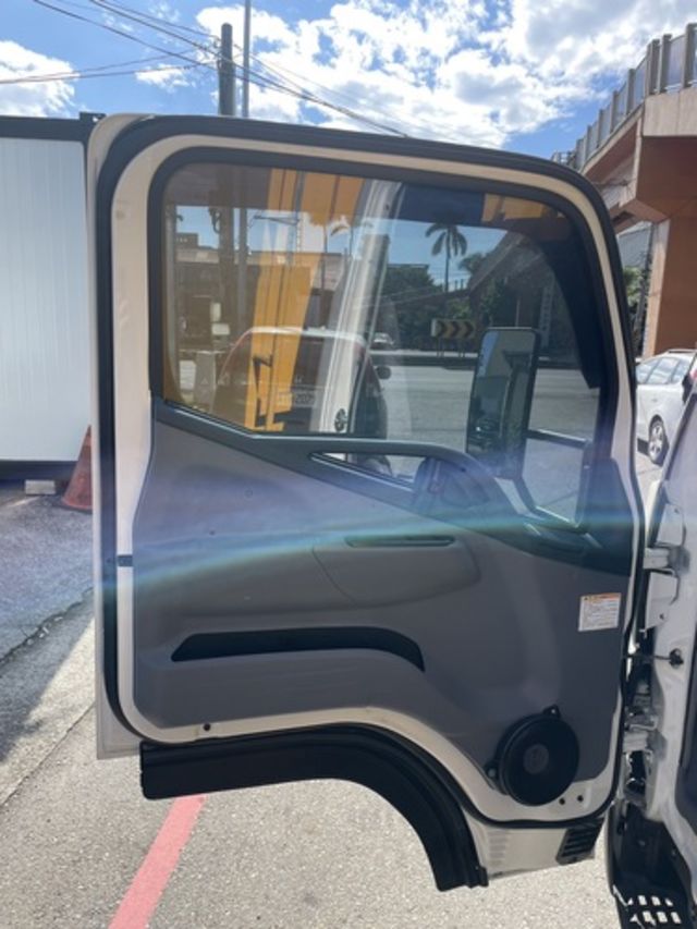 MITSUBISHI三菱 CANTER  第10張相片