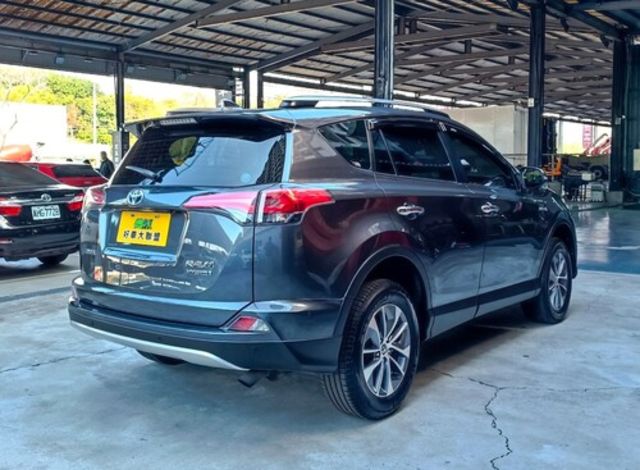 TOYOTA豐田 RAV4  第2張相片