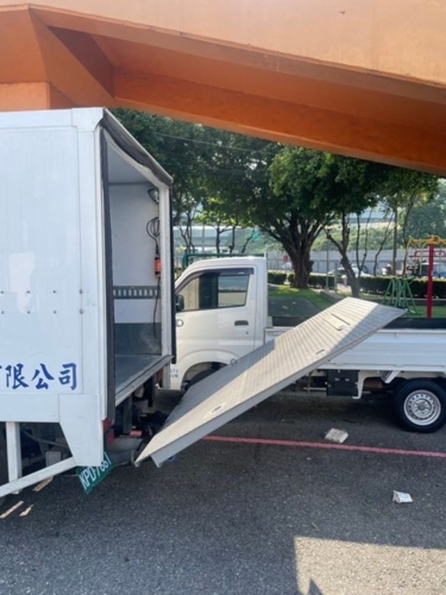 ISUZU五十鈴 ELF  第17張相片