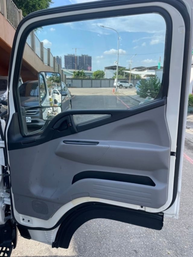 MITSUBISHI三菱 CANTER  第13張相片