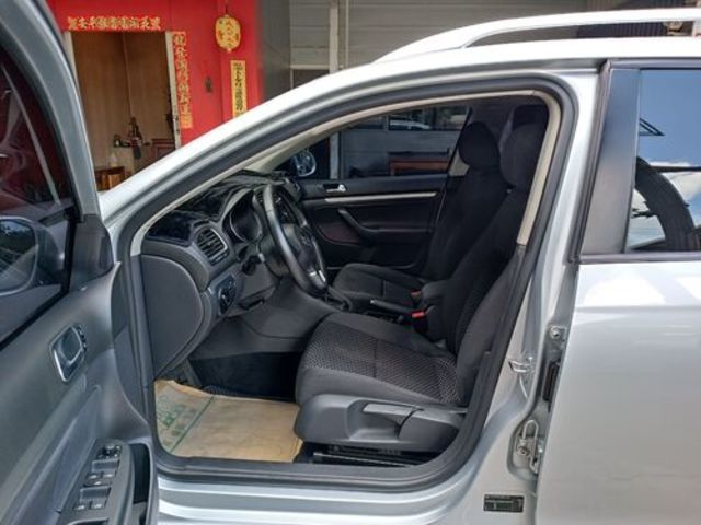 VOLKSWAGEN福斯 GOLF VARIANT  第7張相片