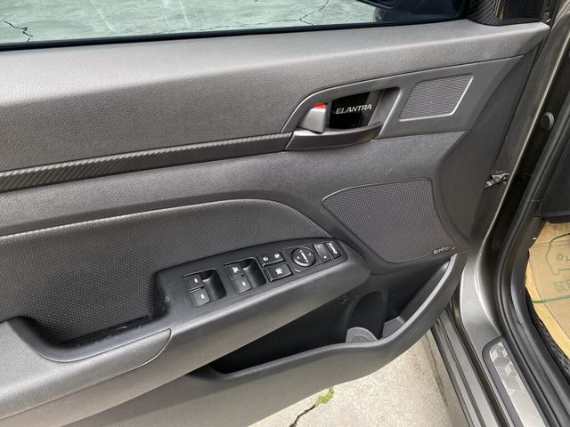 HYUNDAI現代 ELANTRA  第10張相片