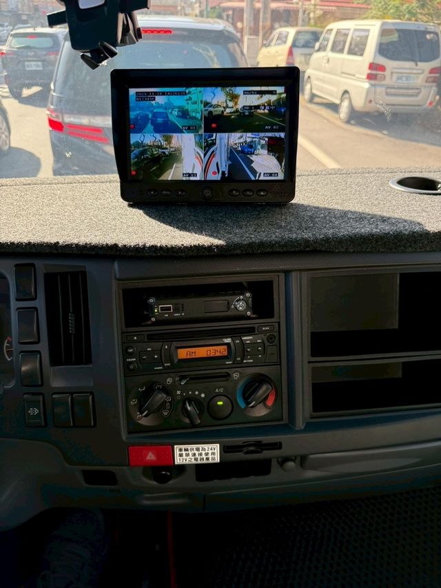 ISUZU五十鈴 ELF  第8張相片