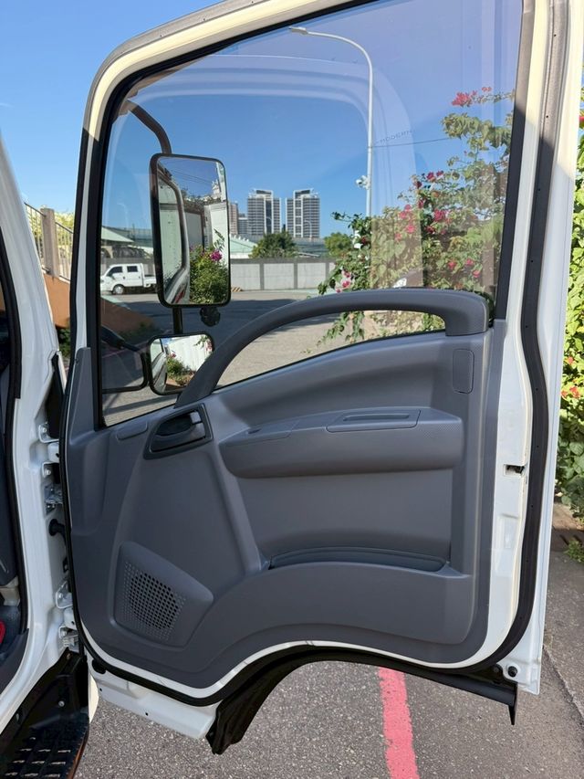 ISUZU五十鈴 ELF  第12張相片