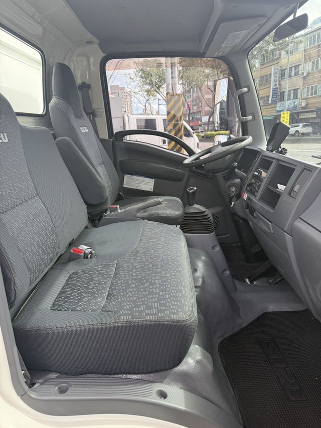 ISUZU五十鈴 ELF  第10張相片