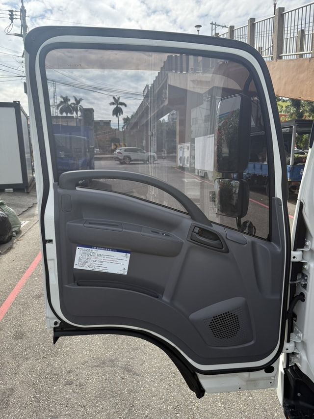 ISUZU五十鈴 ELF  第11張相片