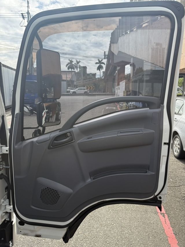 ISUZU五十鈴 ELF  第12張相片