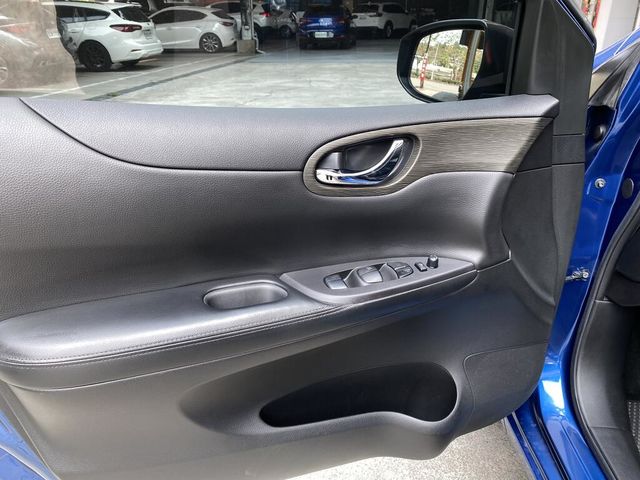 NISSAN日產 TIIDA  第7張相片