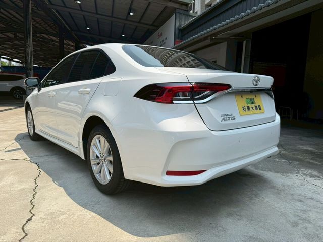 TOYOTA豐田 ALTIS  第3張相片