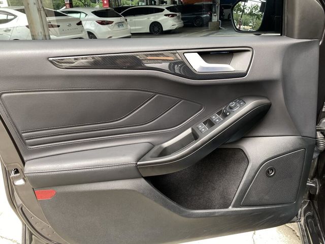 FORD福特 FOCUS WAGON  第8張相片