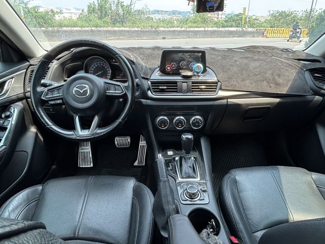 MAZDA馬自達 MAZDA 3  第7張相片