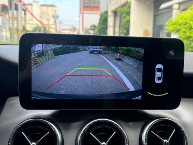 M-BENZ賓士 CLA250  第8張相片