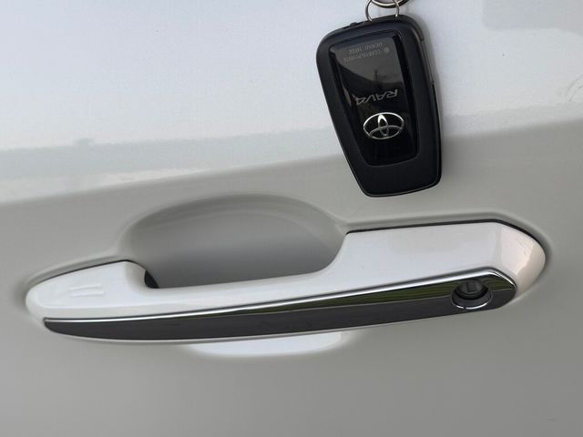 TOYOTA豐田 RAV4  第3張相片