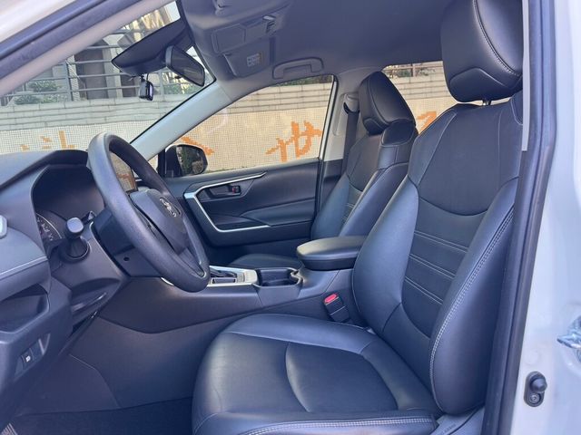TOYOTA豐田 RAV4  第9張相片