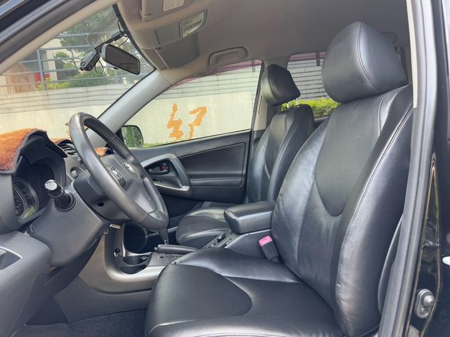 TOYOTA豐田 RAV4  第10張相片