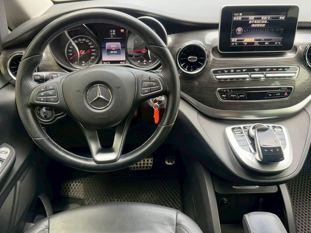 M-BENZ賓士 V220 D  第4張相片