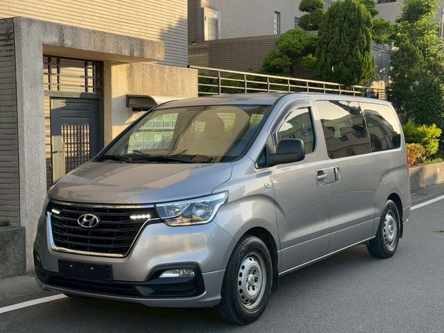 HYUNDAI現代 STAREX  第1張相片