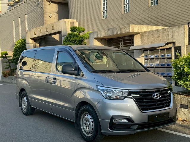 HYUNDAI現代 STAREX  第3張相片