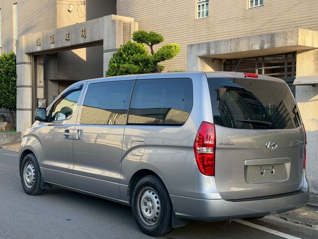 HYUNDAI現代 STAREX  第16張相片