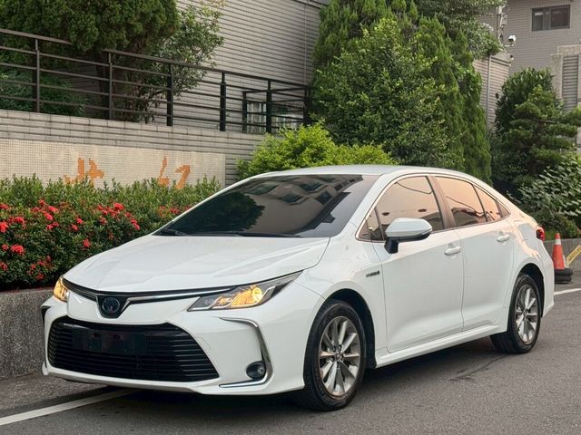 TOYOTA豐田 COROLLA ALTIS HYBRID  第1張相片