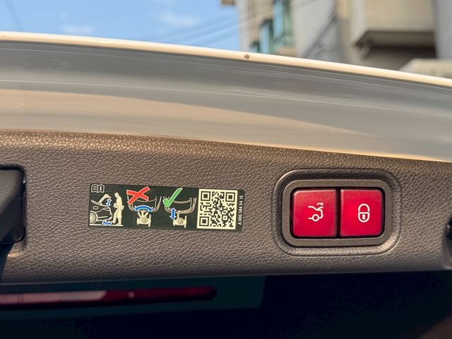 M-BENZ賓士 E300  第10張相片