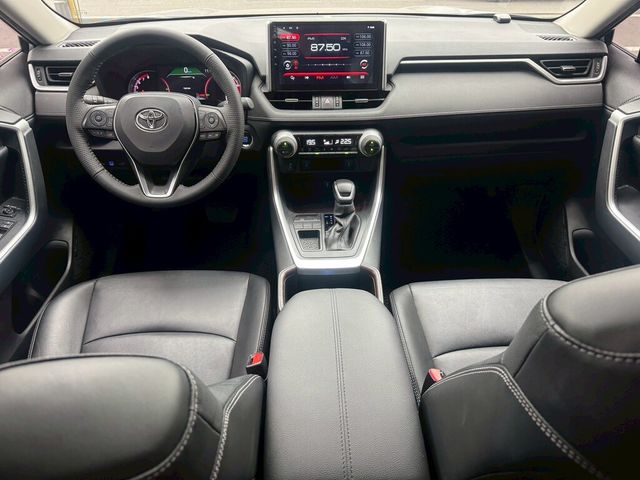 TOYOTA豐田 RAV4  第18張相片