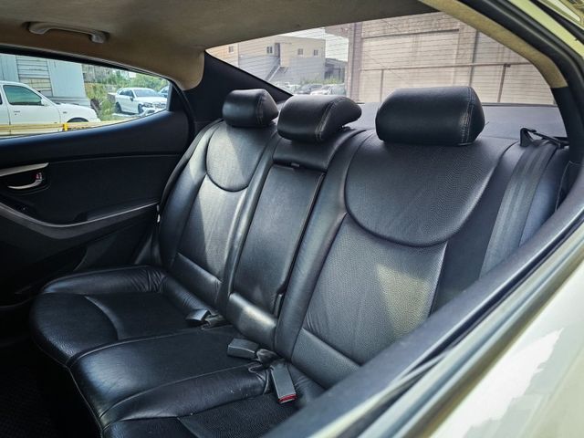 Hyundai Elantra  第1張相片