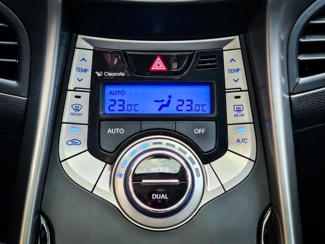Hyundai Elantra  第3張相片