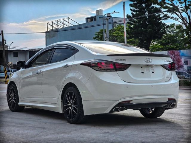 Hyundai Elantra  第6張相片