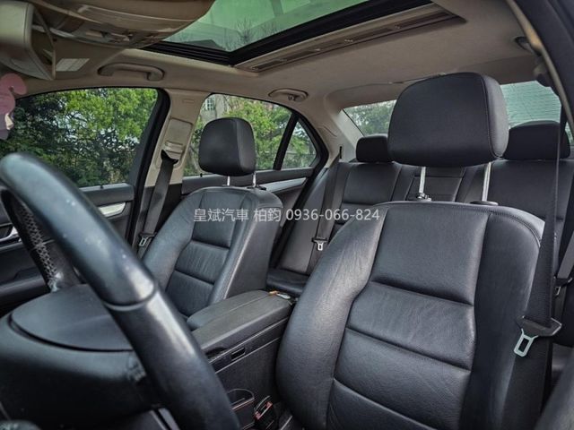 Mercedes-Benz/賓士 C300  第7張相片