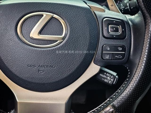 Lexus NX  第12張相片