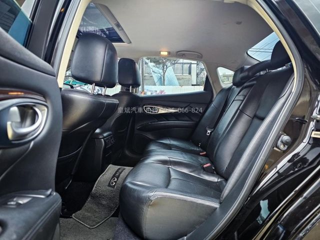 Infiniti M37  第12張相片