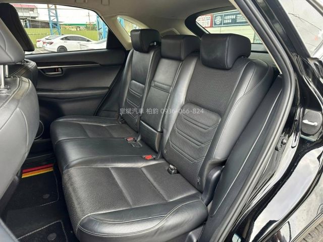 Lexus NX  第7張相片