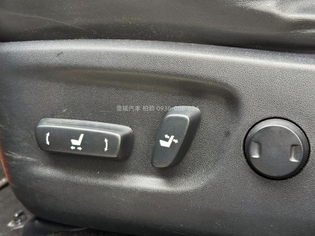 Lexus NX  第8張相片