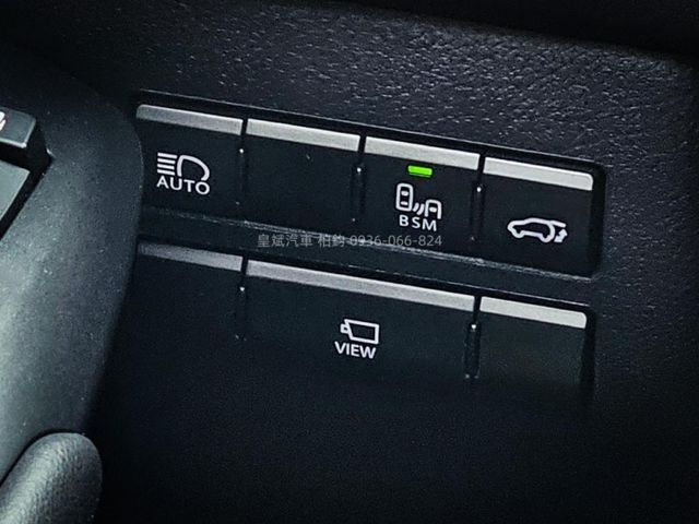 Lexus NX  第12張相片